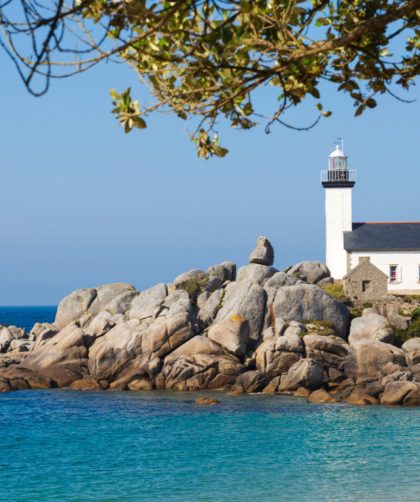 Voyage au cœur du Finistère sud : entre plages secrètes, marchés locaux et paysages préservés